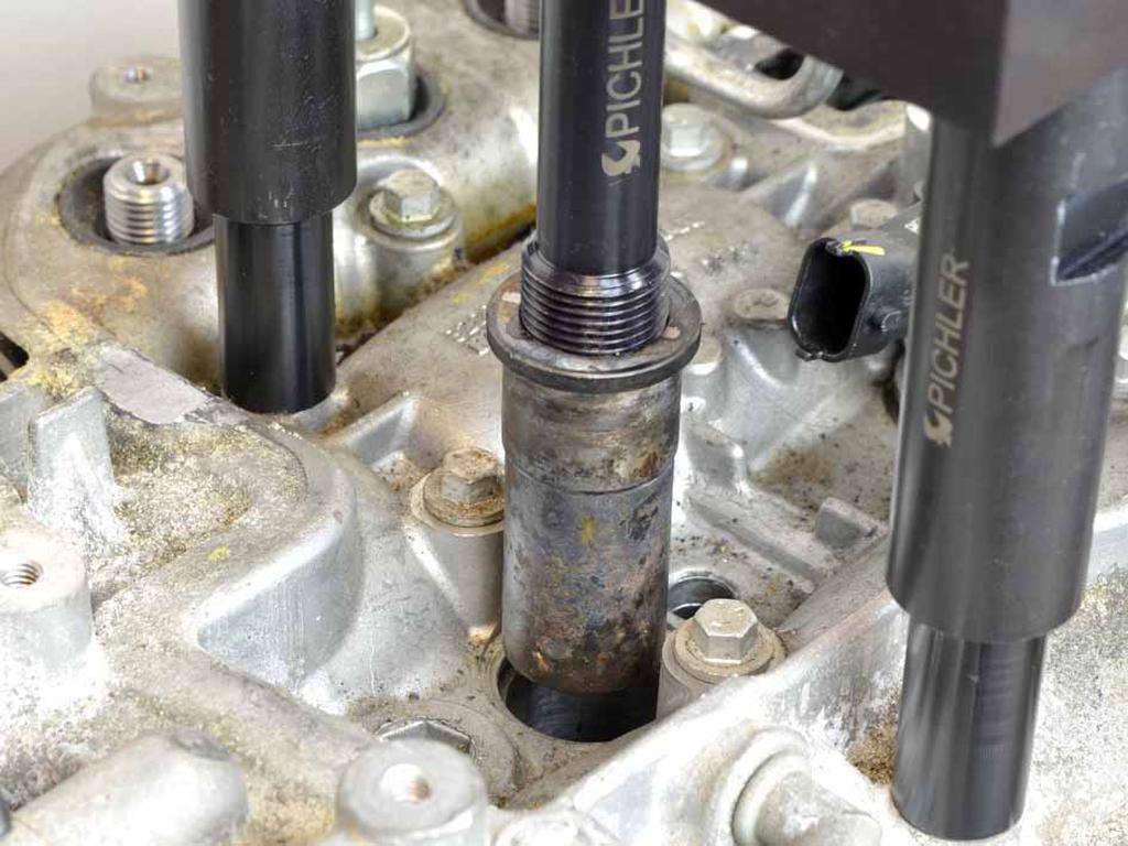 Supplement to Injector Removal Set with hole saws and cleaning brushes