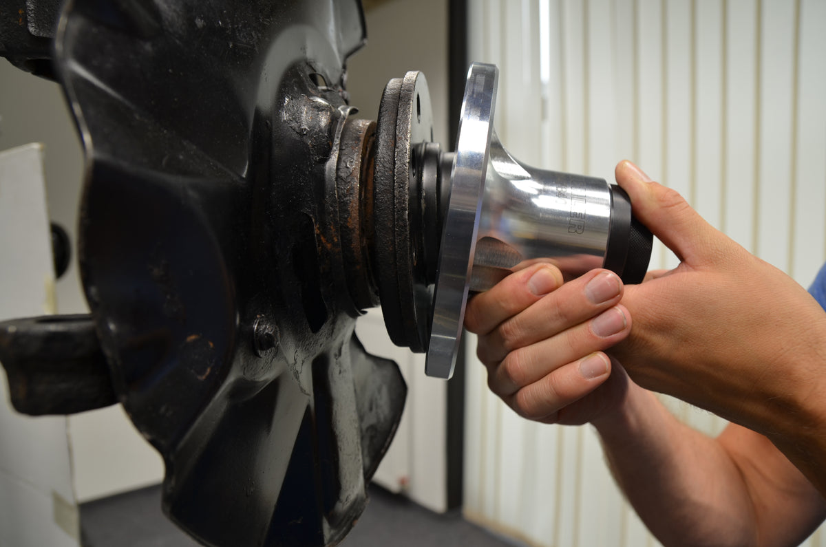 Universal supplementary spacer set 16 pcs. with long screws and washers