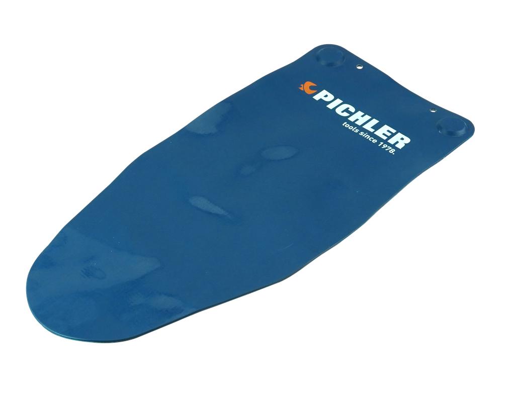 Magnetic universal mould funnel