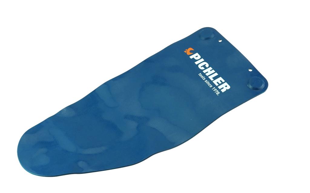 Magnetic universal mould funnel