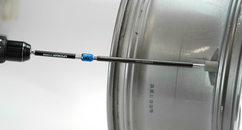 Milling and cleaning set for tyre valves