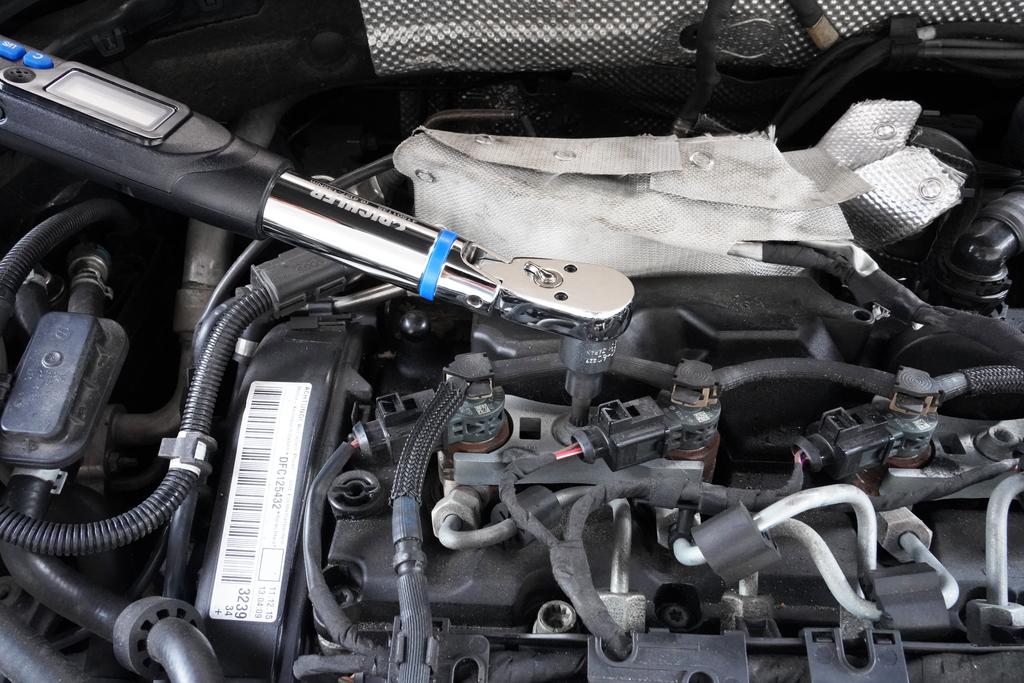 Digital torque wrench 3/8", (6,8) 27 - 135 Nm incl. rotation angle with swivel head