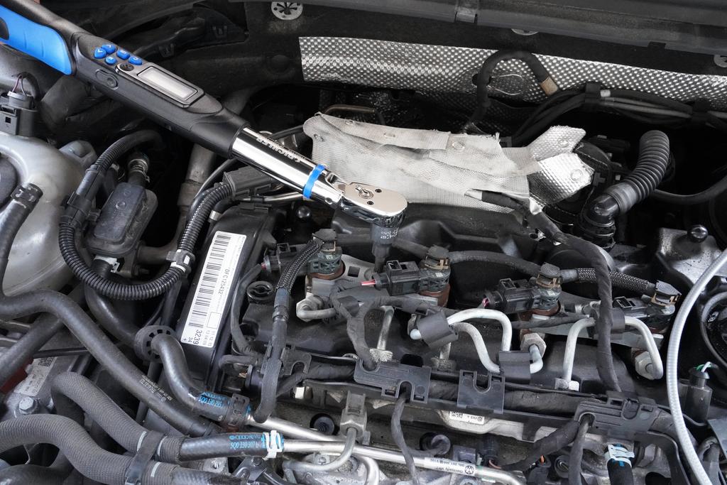 Digital torque wrench 3/8", (6,8) 27 - 135 Nm incl. rotation angle with swivel head