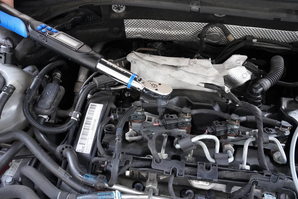 Digital torque wrench 3/8", (6,8) 27 - 135 Nm incl. rotation angle with swivel head