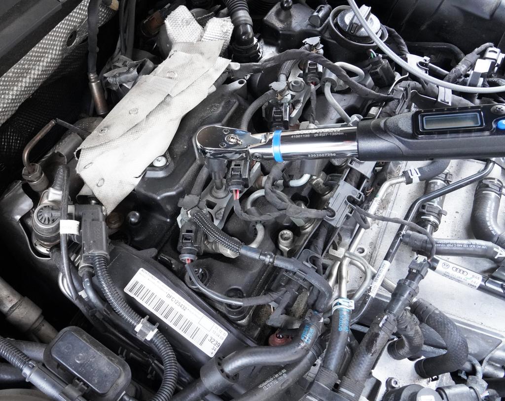 Digital torque wrench 3/8", (6,8) 27 - 135 Nm incl. rotation angle with swivel head