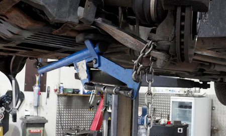 Suspension arm lever UNI with clamping element and ratchet ring wrench