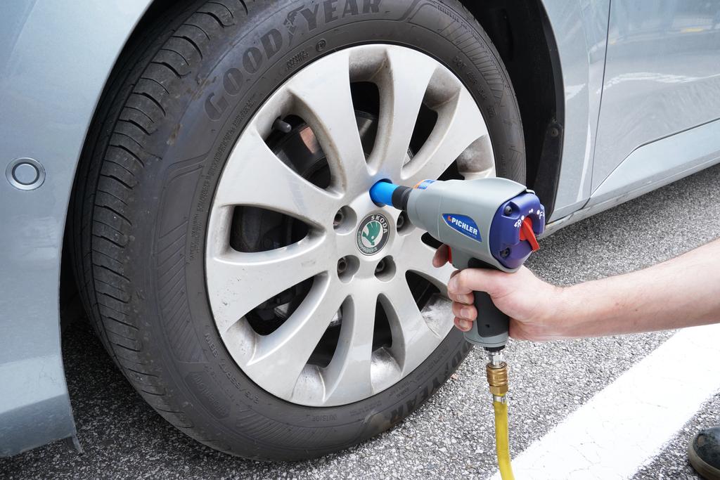Professional impact wrench 1/2", 1850 Nm