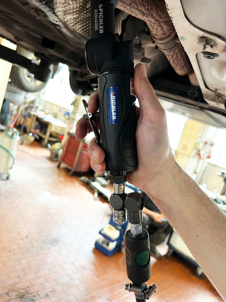 Double joint cube with air regulator