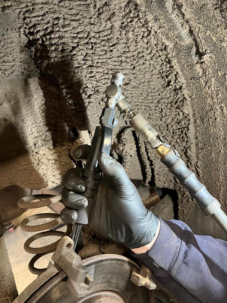 Double joint cube with air regulator