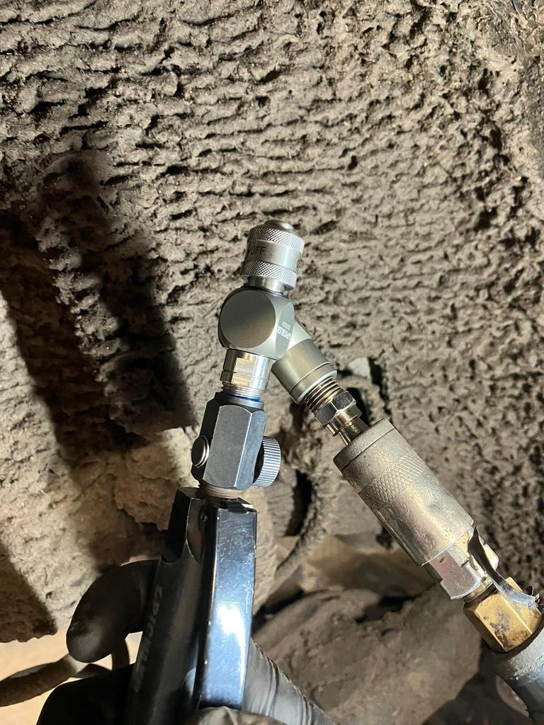 Double joint cube with air regulator