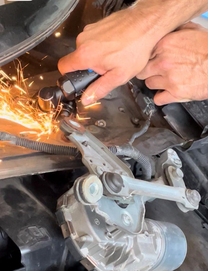 Mini Cutting Grinder for grinding and cutting Maximum POWER through innovative 5-blade rotor