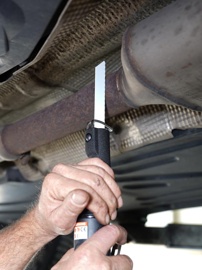 Gear transmitted POWER Air Saw 7650 Bpm