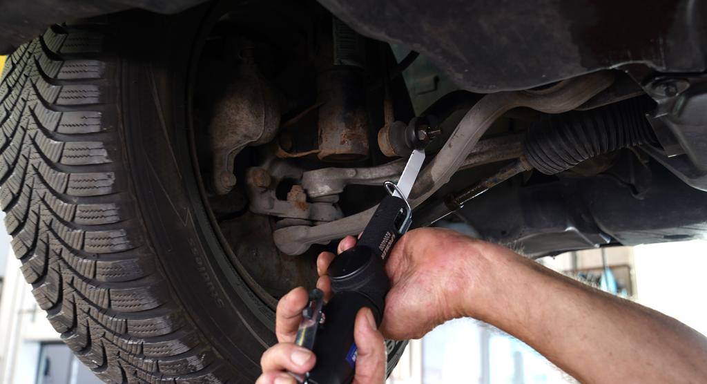 Gear transmitted POWER Air Saw 7650 Bpm