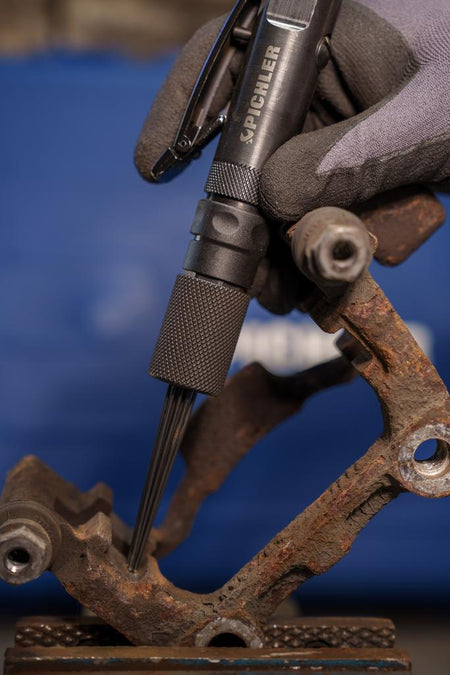 Mini air needle scaler
