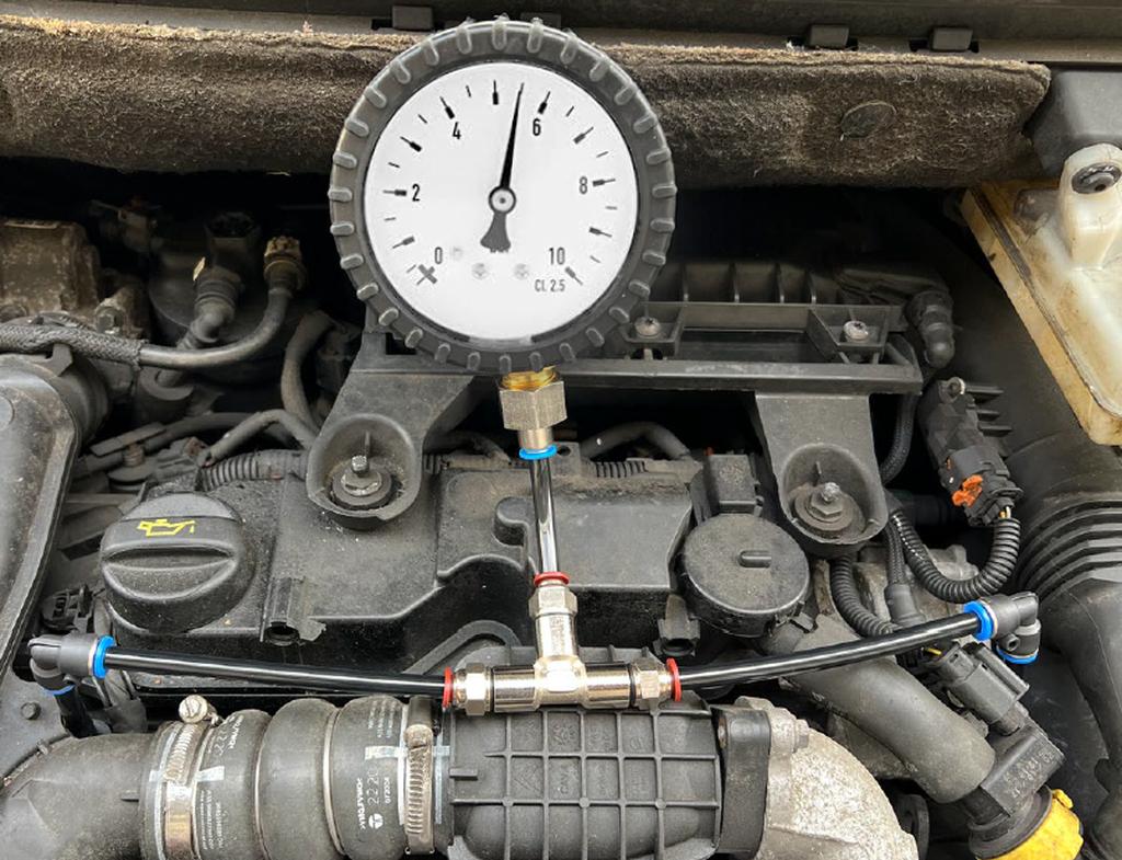 Analog pressure testing device for AdBlue, fuel and cooling systems